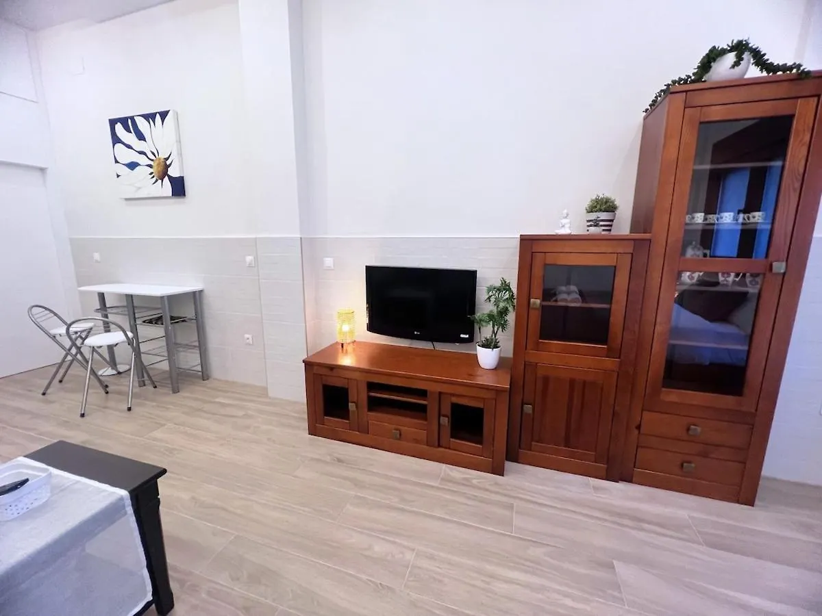 Evans Realty Bo Martiricos Estudio & Renovado Malaga Apartment